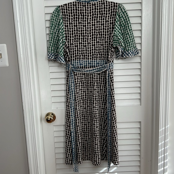 BCBGMAXAZRIA Polka Dot V-Neck Dress. Tie waist. Ruffle sleeve. A-line. Size S. - Picture 5 of 8